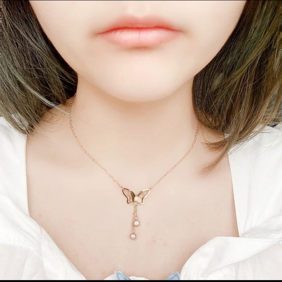 Gold two tone simple chain choker necklace with heart pendant - Picture 3 of 5